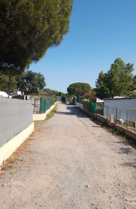 Mobilhome A Frejus A 15 Minute De La Mer Sur Terrain Independant Exterior photo