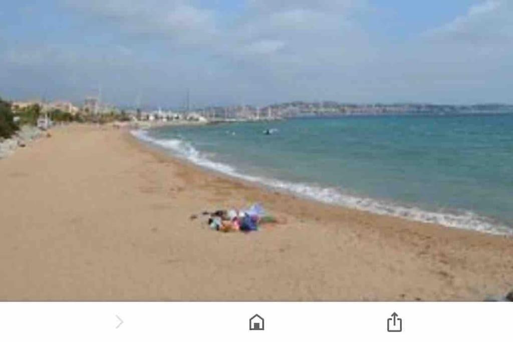 Mobilhome A Frejus A 15 Minute De La Mer Sur Terrain Independant Exterior photo