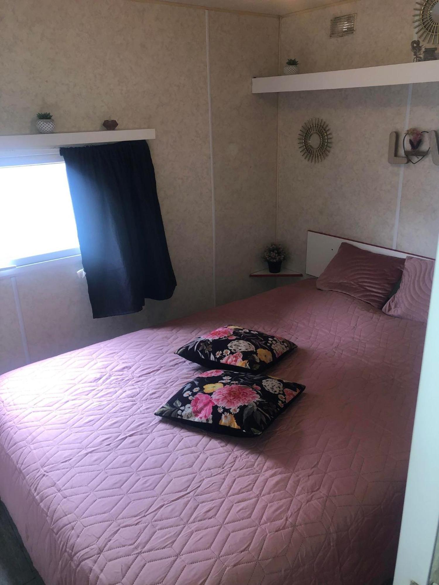 Mobilhome A Frejus A 15 Minute De La Mer Sur Terrain Independant Exterior photo