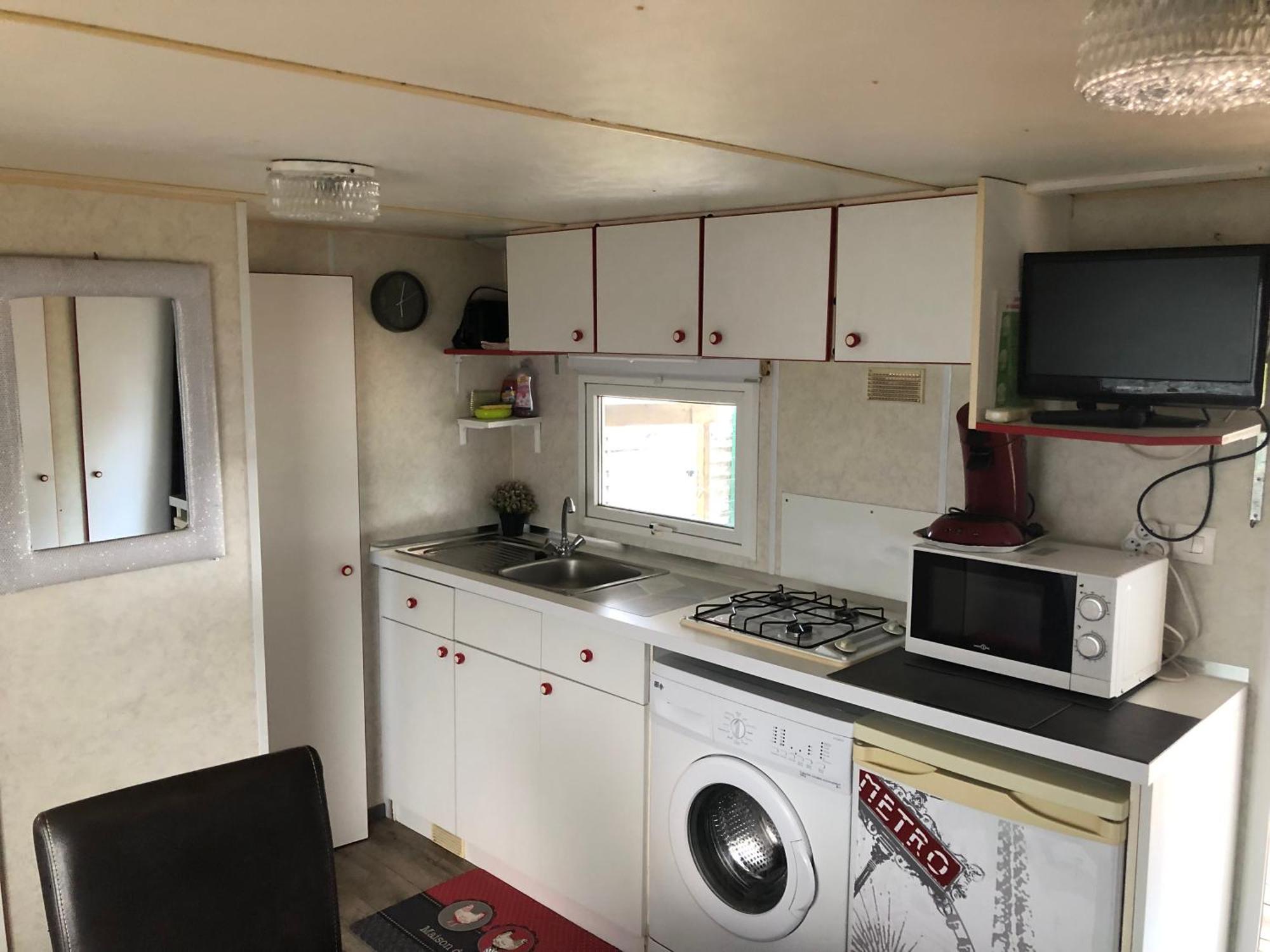 Mobilhome A Frejus A 15 Minute De La Mer Sur Terrain Independant Exterior photo